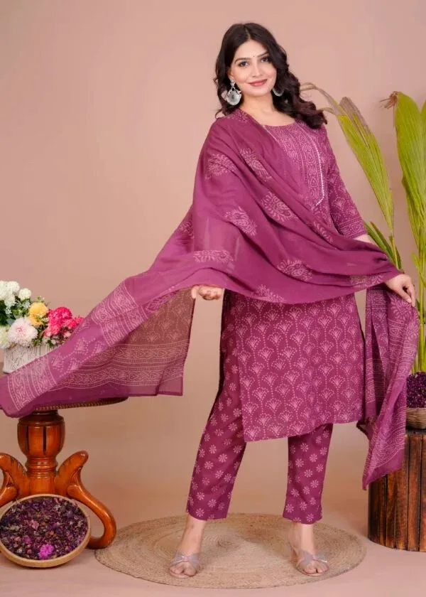 Magenta_Printed_Straight_Suit_Set_For_Women