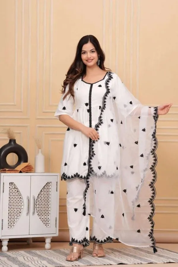 White_Embroidered_Ethnic_Kurta_Set_for_Women