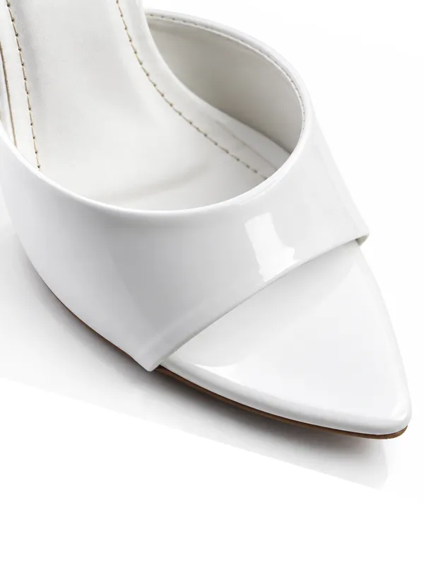 POINTED_CLASSY_WHITE_SLIM_HEEL_