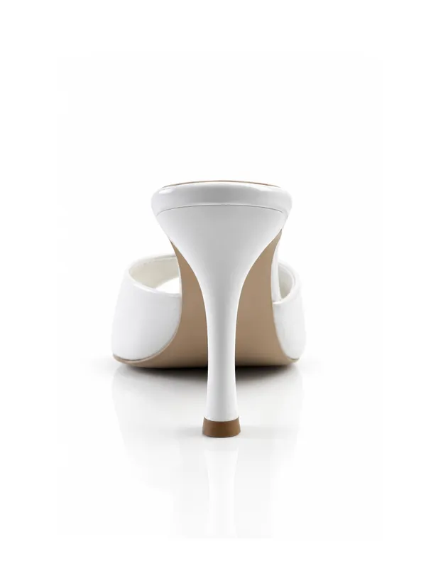 POINTED_CLASSY_WHITE_SLIM_HEEL_
