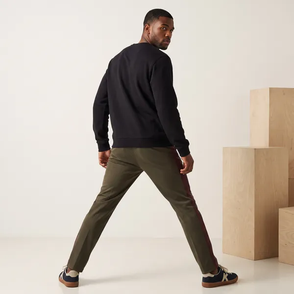 Black_Regular_Fit_Sweatshirt_for_Men