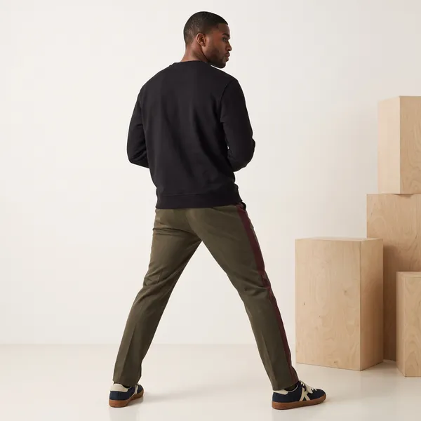 Black_Regular_Fit_Sweatshirt_for_Men