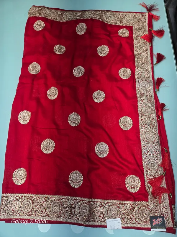 full_heavy_border_saree_with_self_embrodery_and_stone_kundan_work