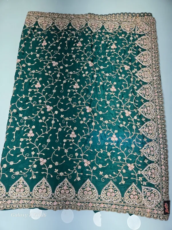 full_heavy_border_saree_with_self_embrodery_and_stone_kundan_work