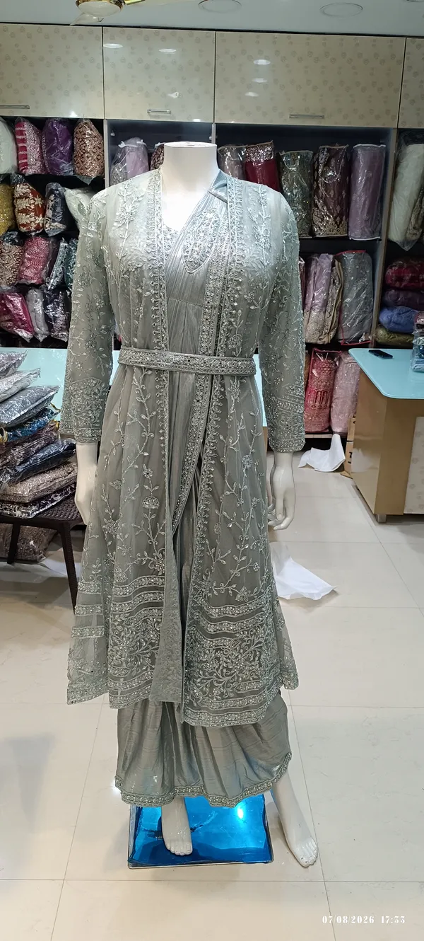 heavy_jacket_saree_with_blouse_work_and_plain_saree_with_shoulder_patch