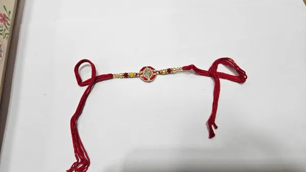 Red_Thread_Decorative_Rakhi_for_Brother