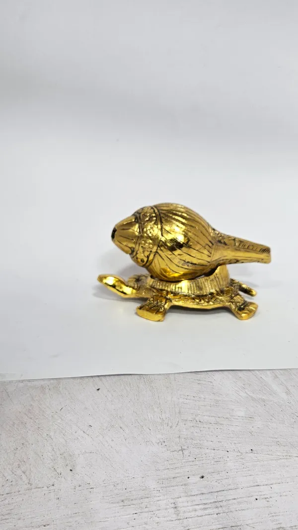 Gold-Tone_Religious_Decorative_Figurine