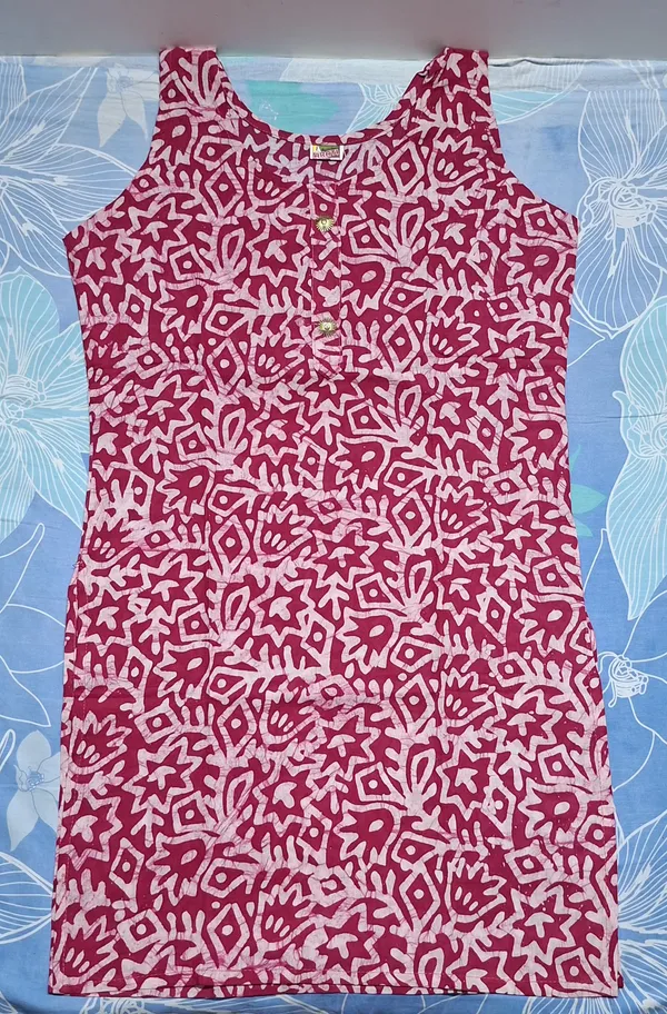Maroon_Cotton_Sleeveless_Straight_Kurti_For_Women