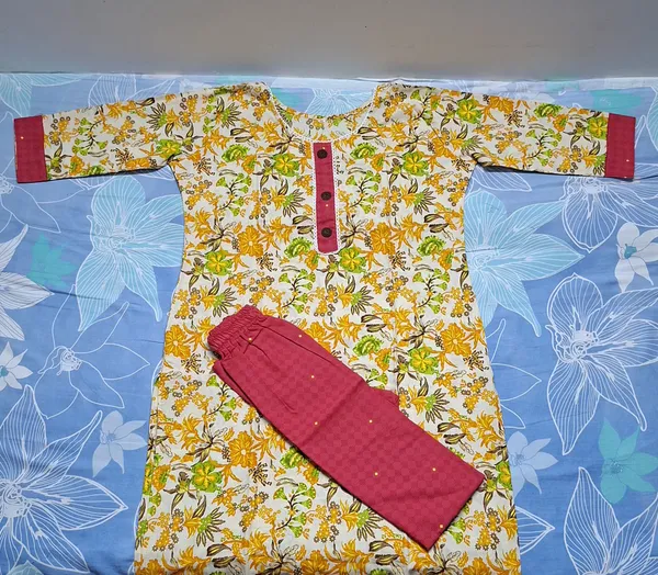White_Cotton_Floral_Print_Kurta_Set_For_Girls