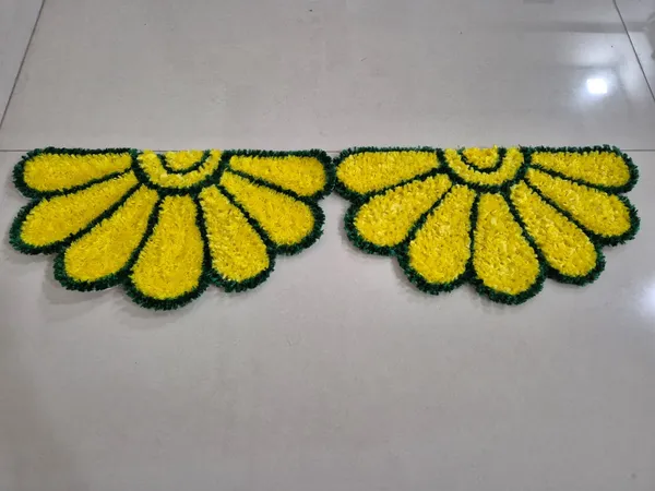 Green_And_Yellow_Premium_Woolen_Half_Circle_Rangoli