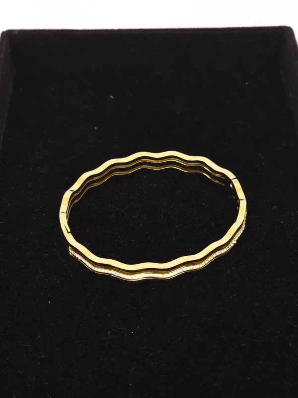 Gold_Tone_Steel_Wavy_Layered_Slim_Bangle_For_Women