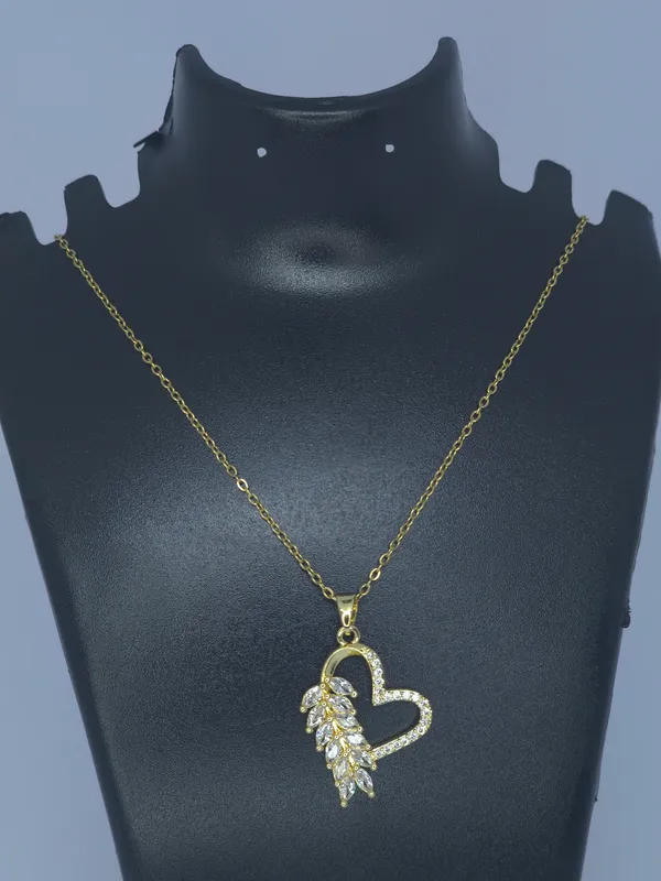 Gold_Tone_Heart_Pendant_Necklace_For_Women