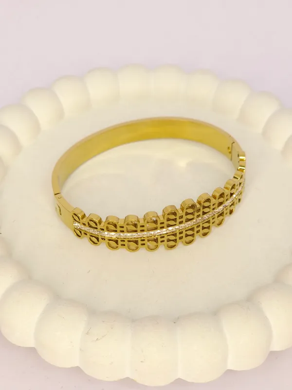 Gold_Tone_Rhinestone_Link_Bangle_For_Women