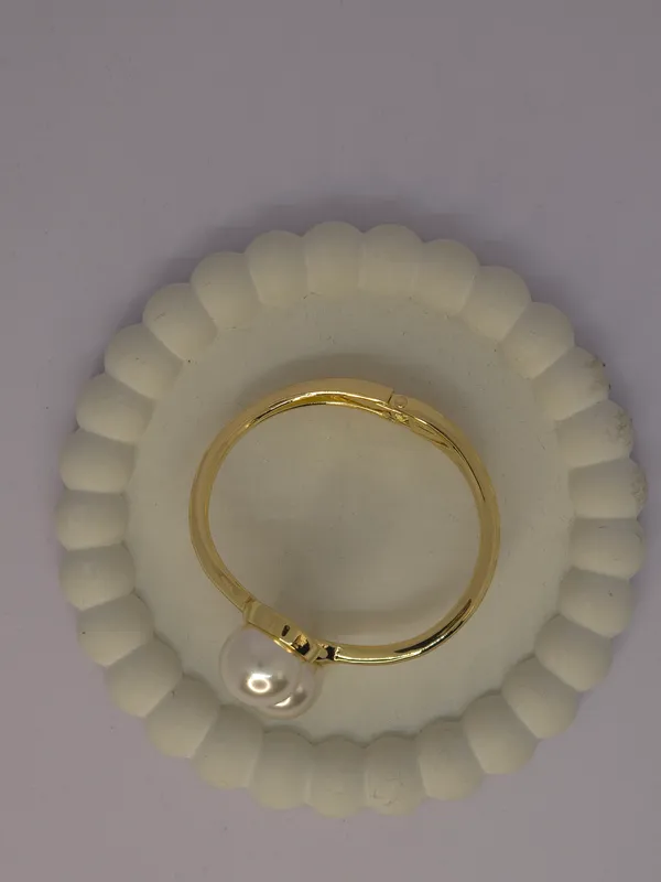 Gold_Tone_Pearl_Hair_Clip_For_Women