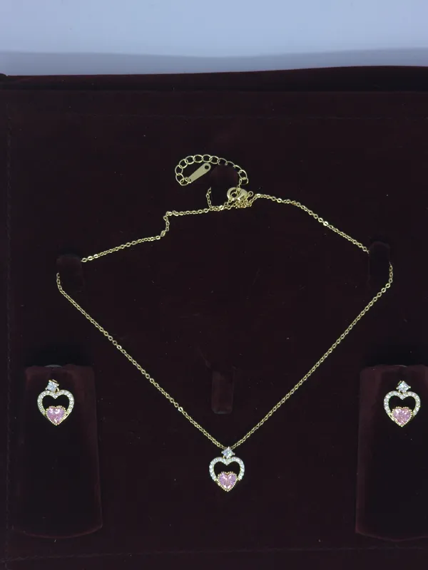Gold_Tone_Heart_Pendant_Jewellery_Set_For_Women