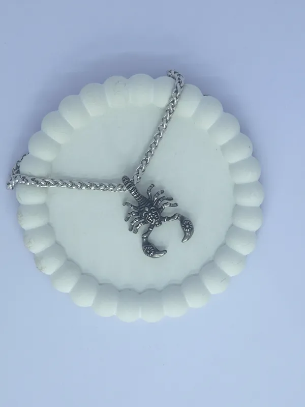 Silver_Tone_Scorpion_Pendant_Necklace_For_Men