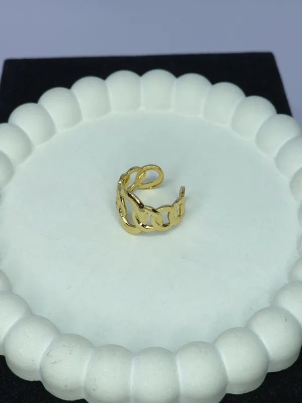 Gold_Tone_Interlinked_Loop_Statement_Ring_For_Women