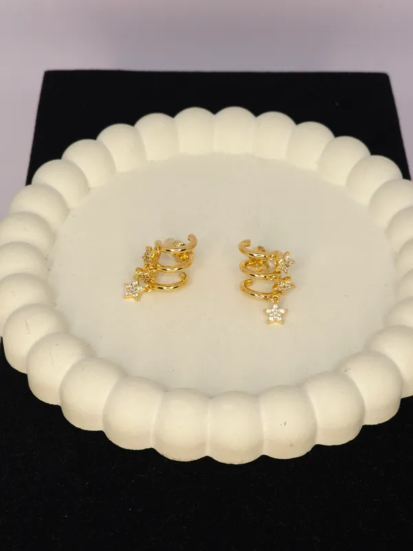 Gold_Tone_Star_Charm_Ear_Cuff_Earrings_For_Women