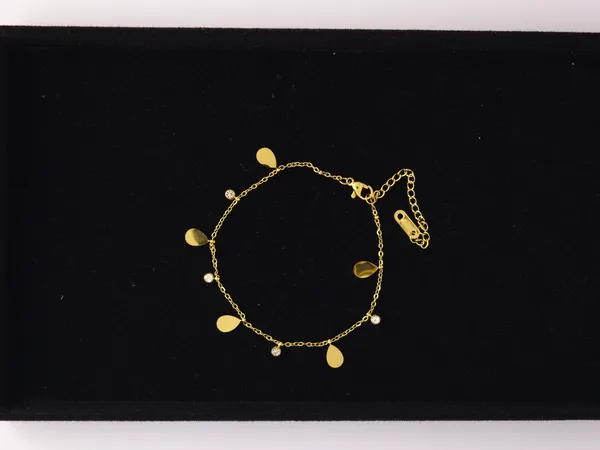Gold_Tone_Leaf_Charm_Anklet_For_Women