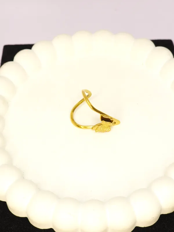 Gold_Tone_Leaf_Design_Nose_Ring_For_Women