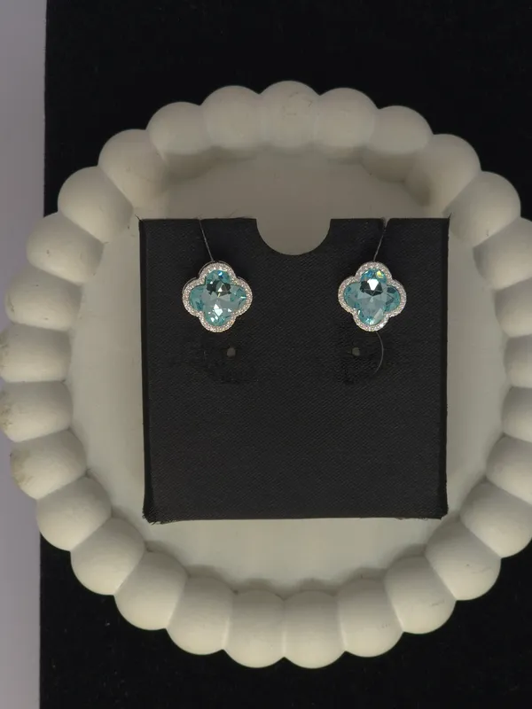 Silver_Tone_Clover_Stud_Earrings_For_Women