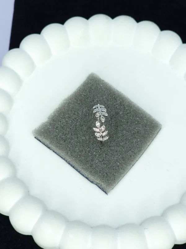 Silver_Tone_Floral_Ornamental_Toe_Ring_For_Women