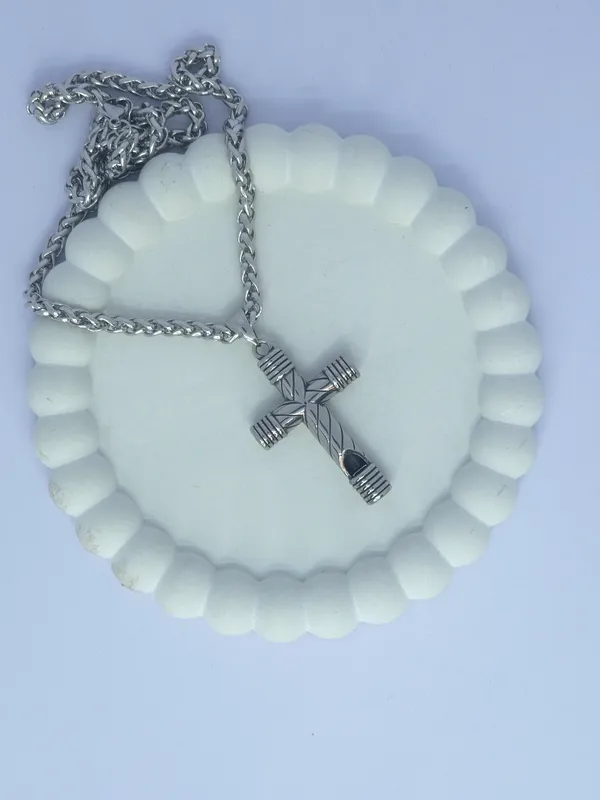 Silver_Tone_Textured_Cross_Pendant_Necklace_For_Unisex