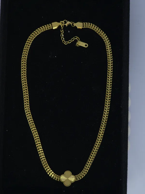 Gold_Tone_Steel_Floral_Pendant_Chain_Necklace_For_Women