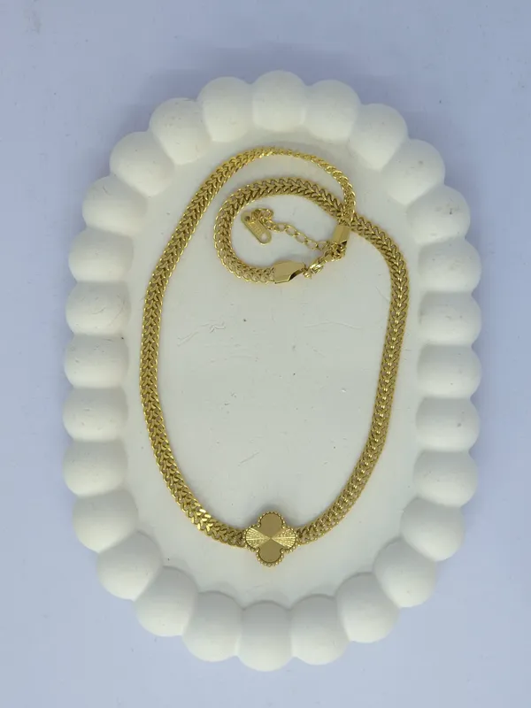 Gold_Tone_Steel_Floral_Pendant_Chain_Necklace_For_Women