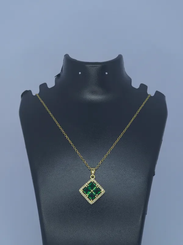 Gold_Tone_Green_Square_Pendant_Necklace_For_Women