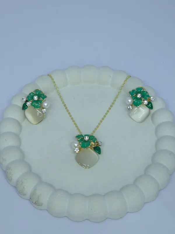 Green_Beaded_Floral_Necklace_And_Earrings_Set_For_Women