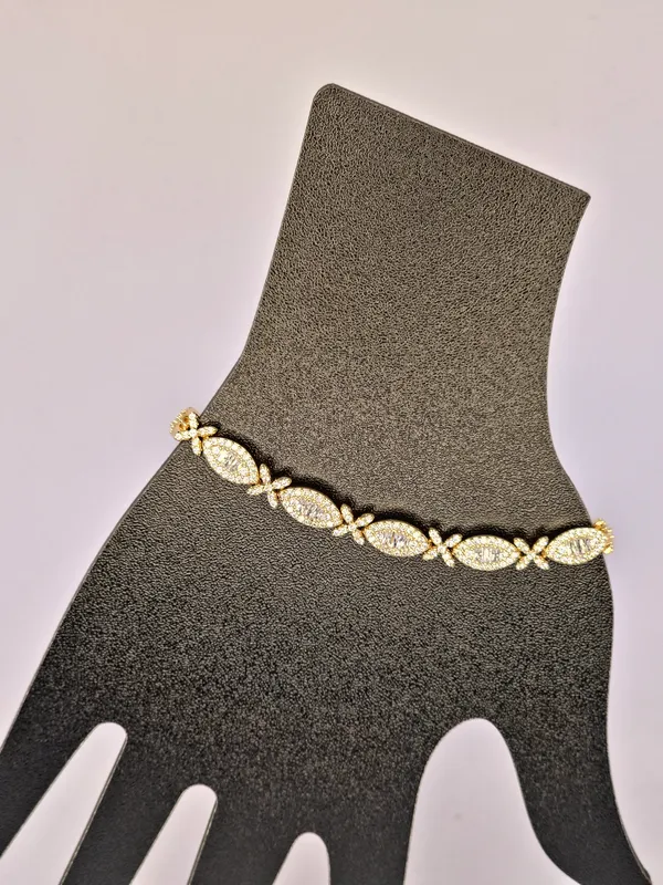 Gold-Tone_Leaf_Motif_Bracelet_For_Women