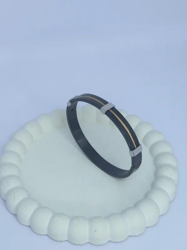 Black_Braided_Bracelet_For_Men_And_Women