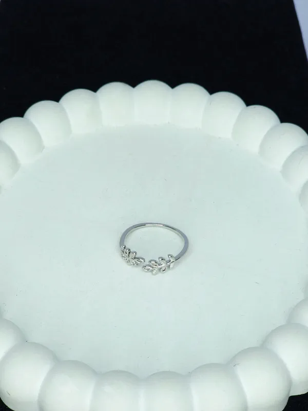 Silver_Tone_Floral_Ornamental_Toe_Ring_For_Women
