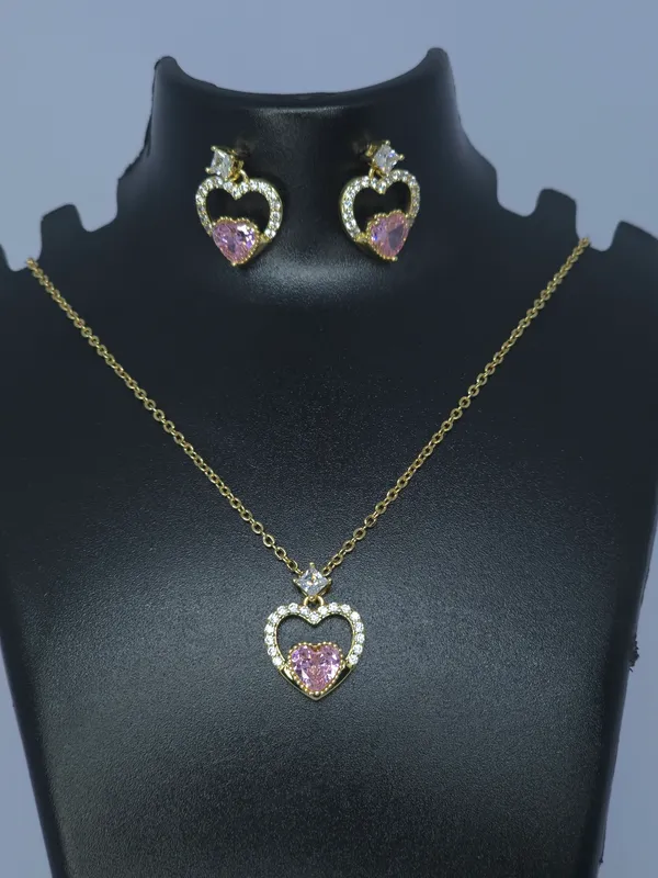 Gold_Tone_Heart_Pendant_Jewellery_Set_For_Women