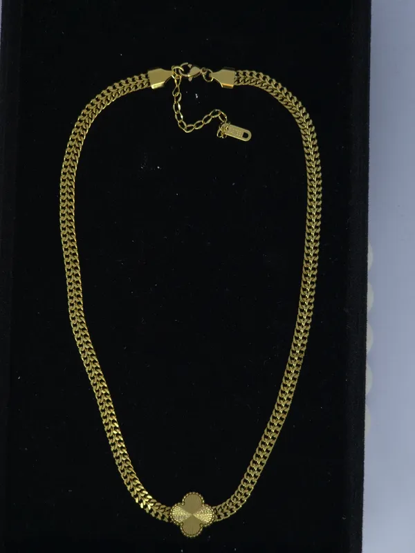 Gold_Tone_Steel_Floral_Pendant_Chain_Necklace_For_Women