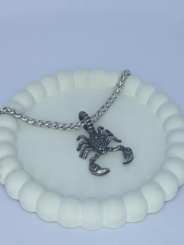 Silver_Tone_Scorpion_Pendant_Necklace_For_Men