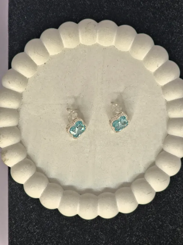 Silver_Tone_Clover_Stud_Earrings_For_Women