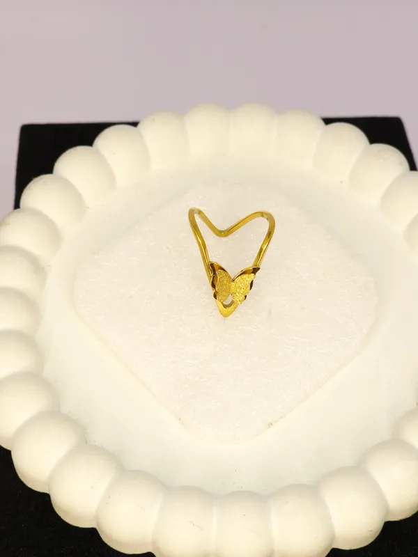 Gold_Tone_Leaf_Design_Nose_Ring_For_Women