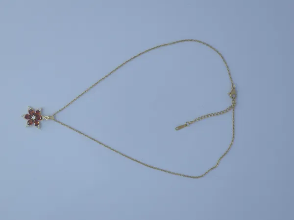 Gold-Tone_Floral_Pendant_Necklace_For_Women