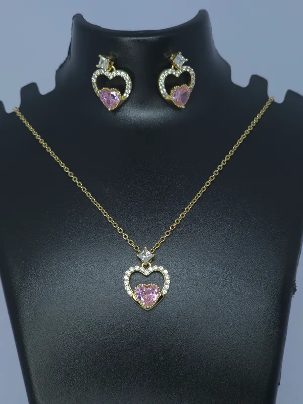 Gold_Tone_Heart_Pendant_Jewellery_Set_For_Women