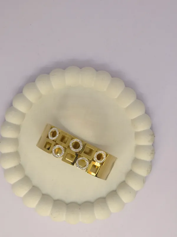Gold_Tone_Geometric_Embellished_Bangle_For_Women