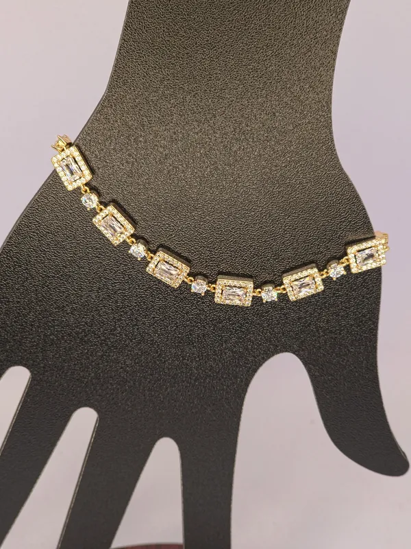 Gold_Tone_Geometric_Stone_Bracelet_For_Women