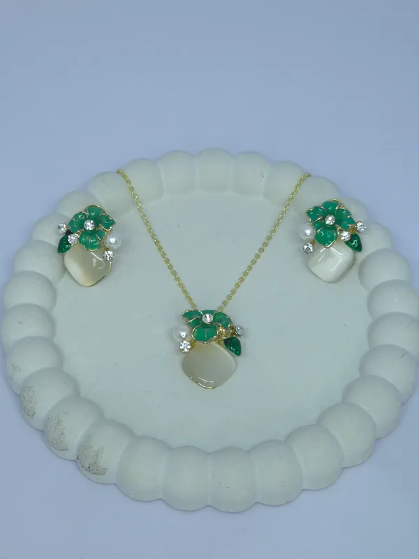 Green_Beaded_Floral_Necklace_And_Earrings_Set_For_Women