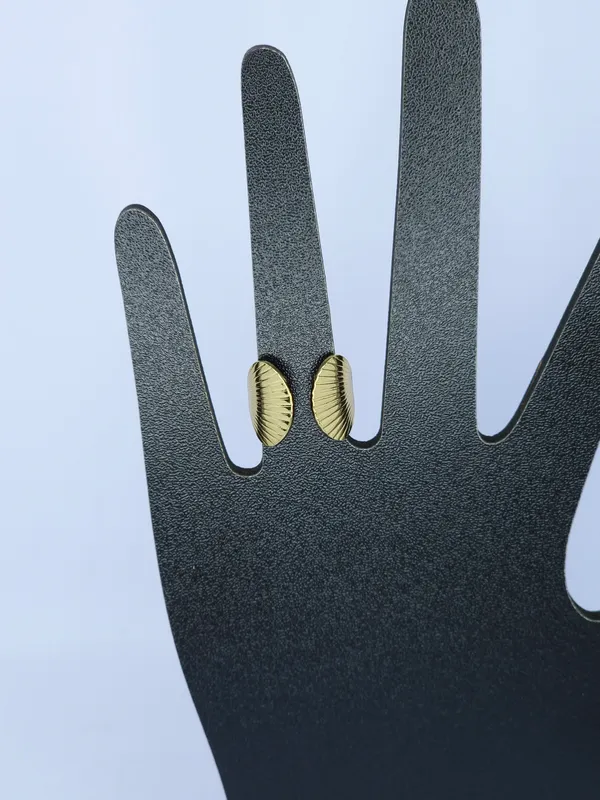 Black_Abstract_Hand-Shaped_Decorative_Showpiece