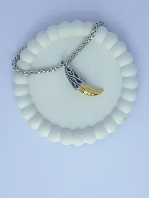 Silver_Tone_Metal_Claw_Pendant_Necklace_For_Men