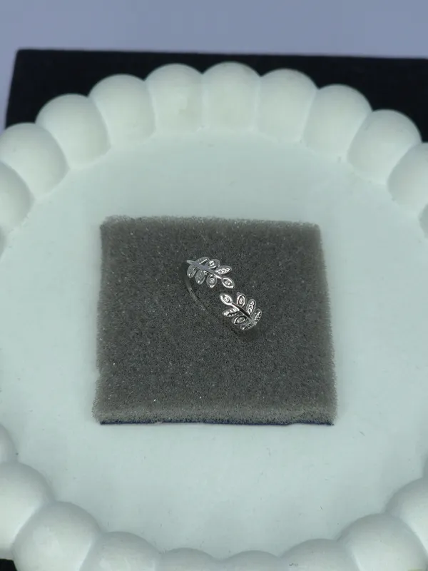 Silver_Tone_Floral_Ornamental_Toe_Ring_For_Women