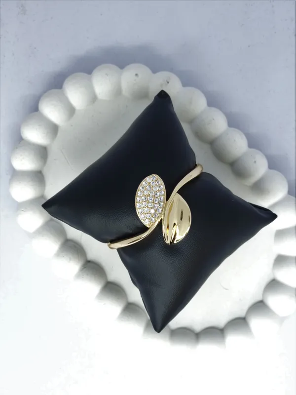 Gold_Tone_Steel_Leaf_Crystal_Cuff_Bracelet_For_Women