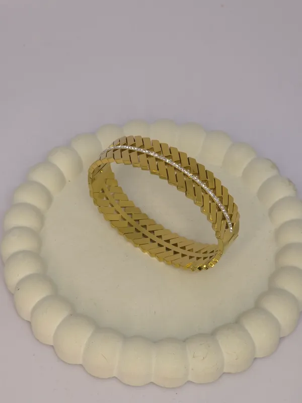 Gold_Tone_Geometric_Link_Bracelet_For_Women