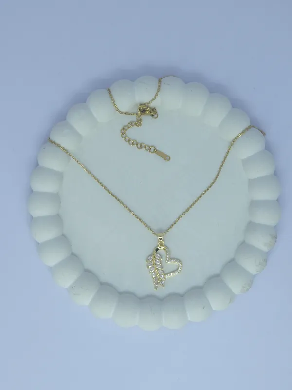Gold_Tone_Heart_Pendant_Necklace_For_Women